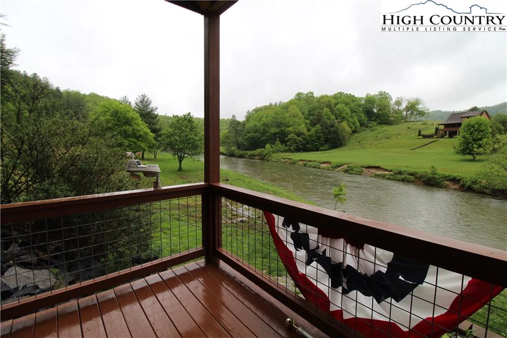 Image number 13 for the current listing