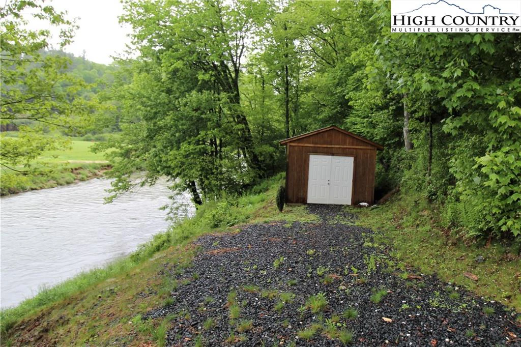 Image number 14 for the current listing