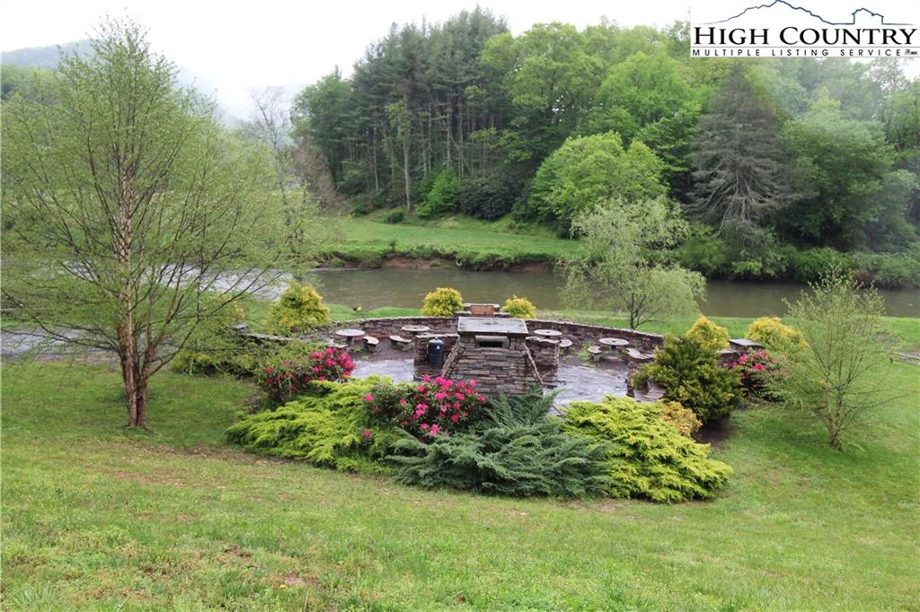 Image number 19 for the current listing