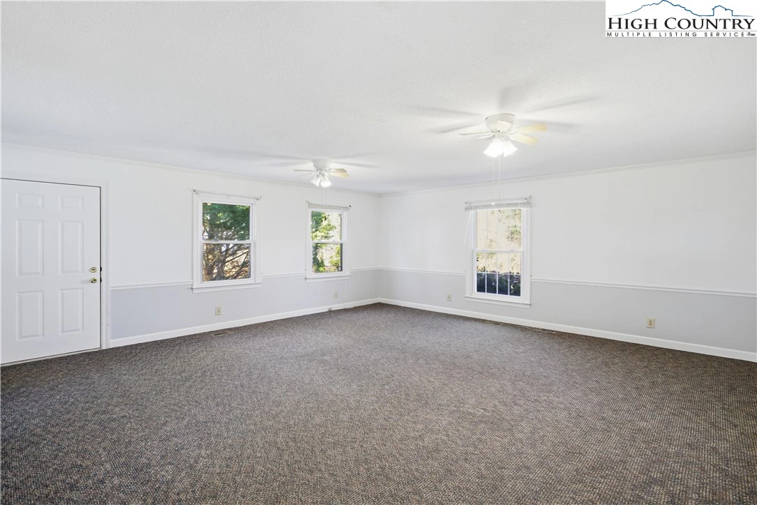 Image number 5 for the current listing