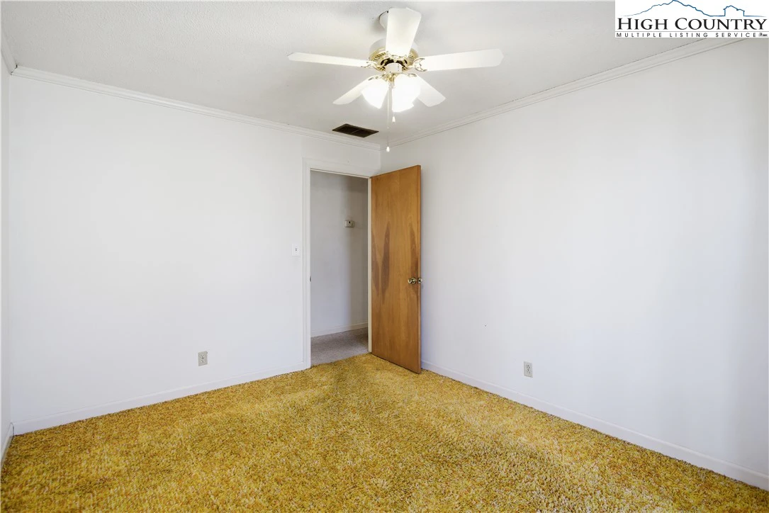 Image number 13 for the current listing