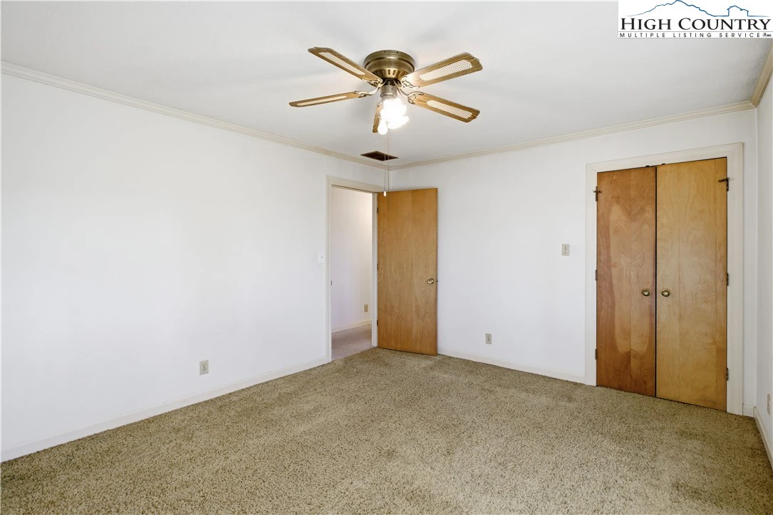 Image number 15 for the current listing