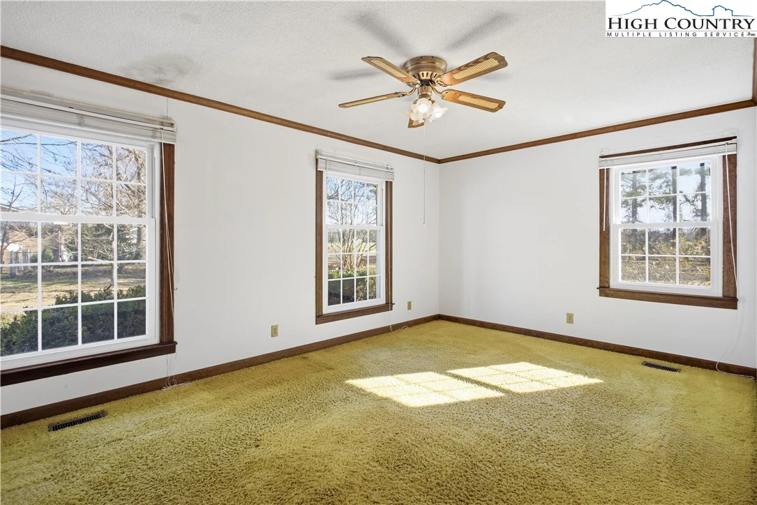 Image number 18 for the current listing