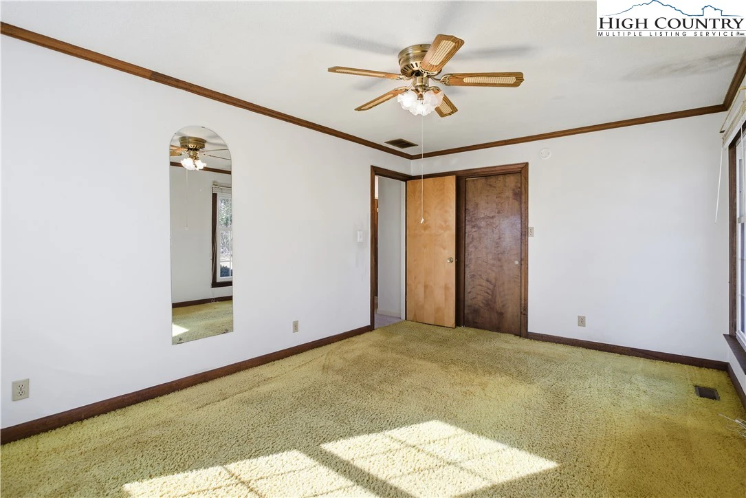 Image number 20 for the current listing