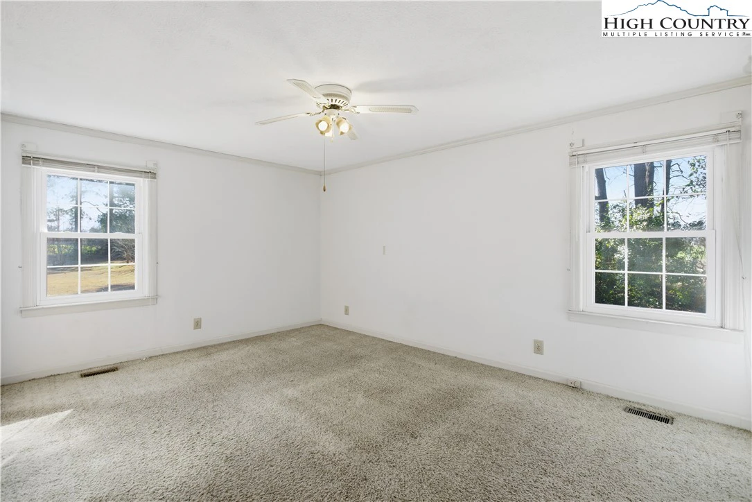 Image number 21 for the current listing