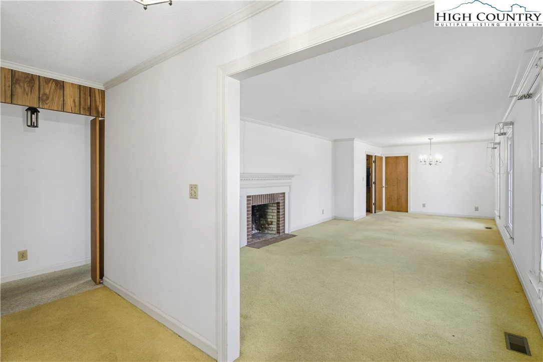 Image number 41 for the current listing