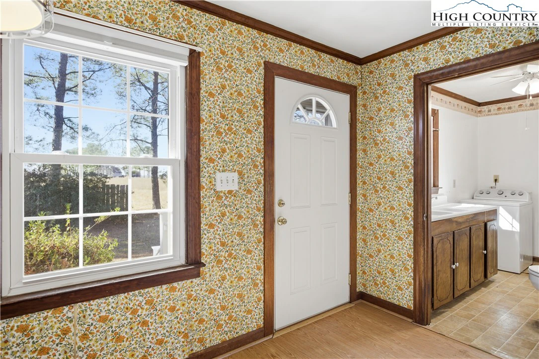Image number 3 for the current listing