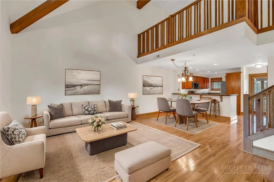 Image number 4 for the current listing