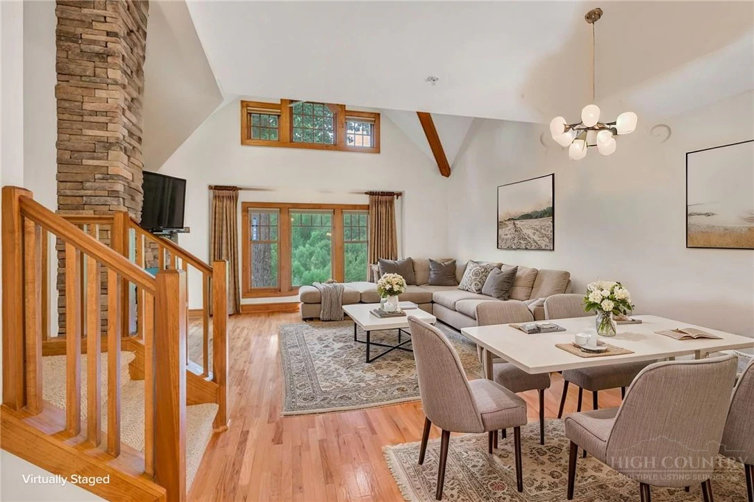 Image number 2 for the current listing