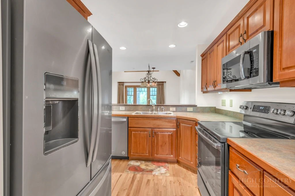 Image number 9 for the current listing