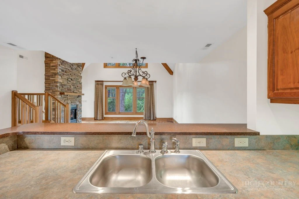 Image number 12 for the current listing