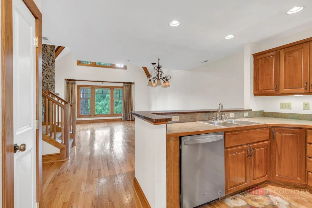 Image number 6 for the current listing