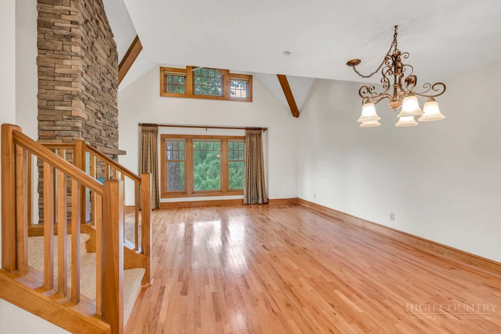 Image number 3 for the current listing