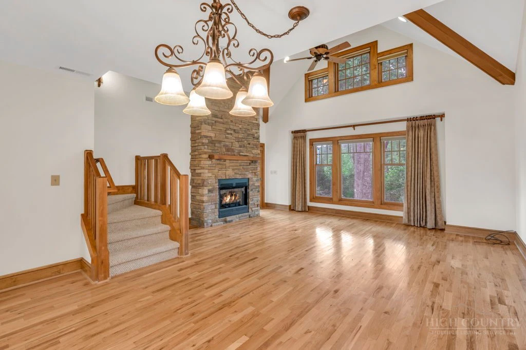 Image number 13 for the current listing