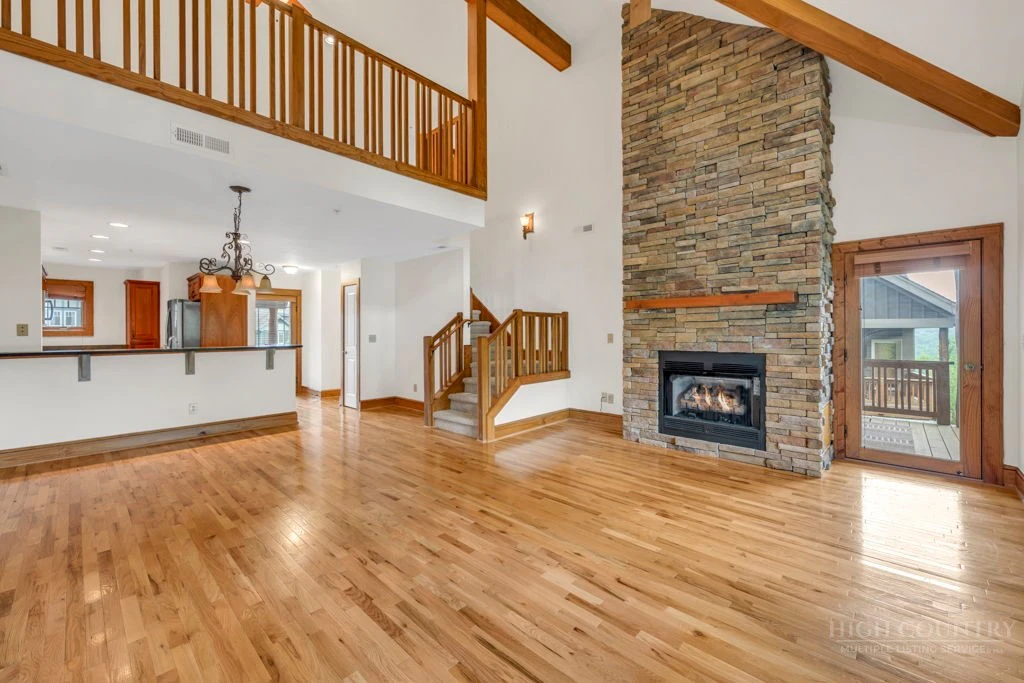 Image number 18 for the current listing
