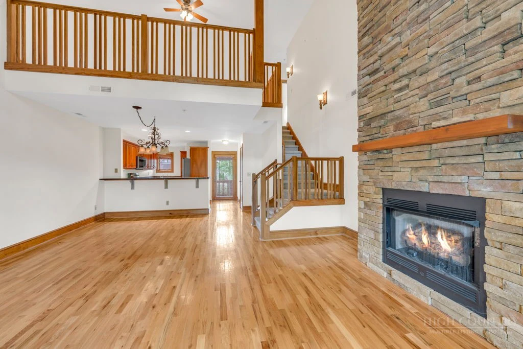 Image number 19 for the current listing