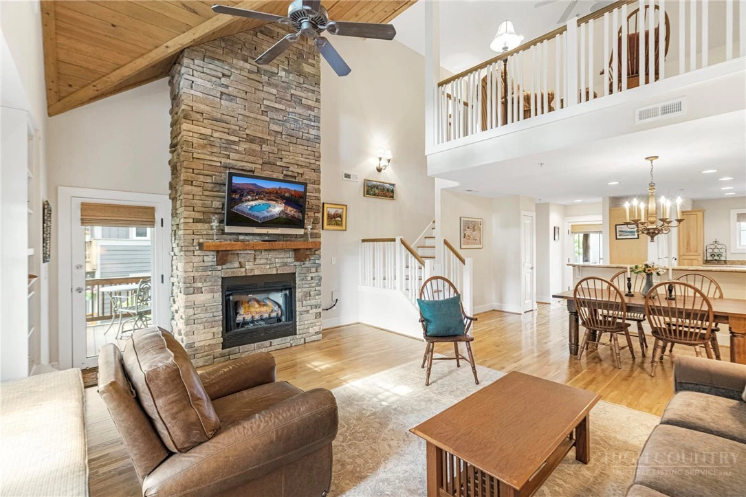 Image number 3 for the current listing