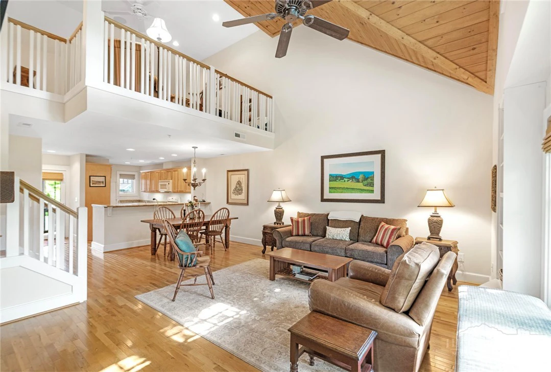 Image number 4 for the current listing