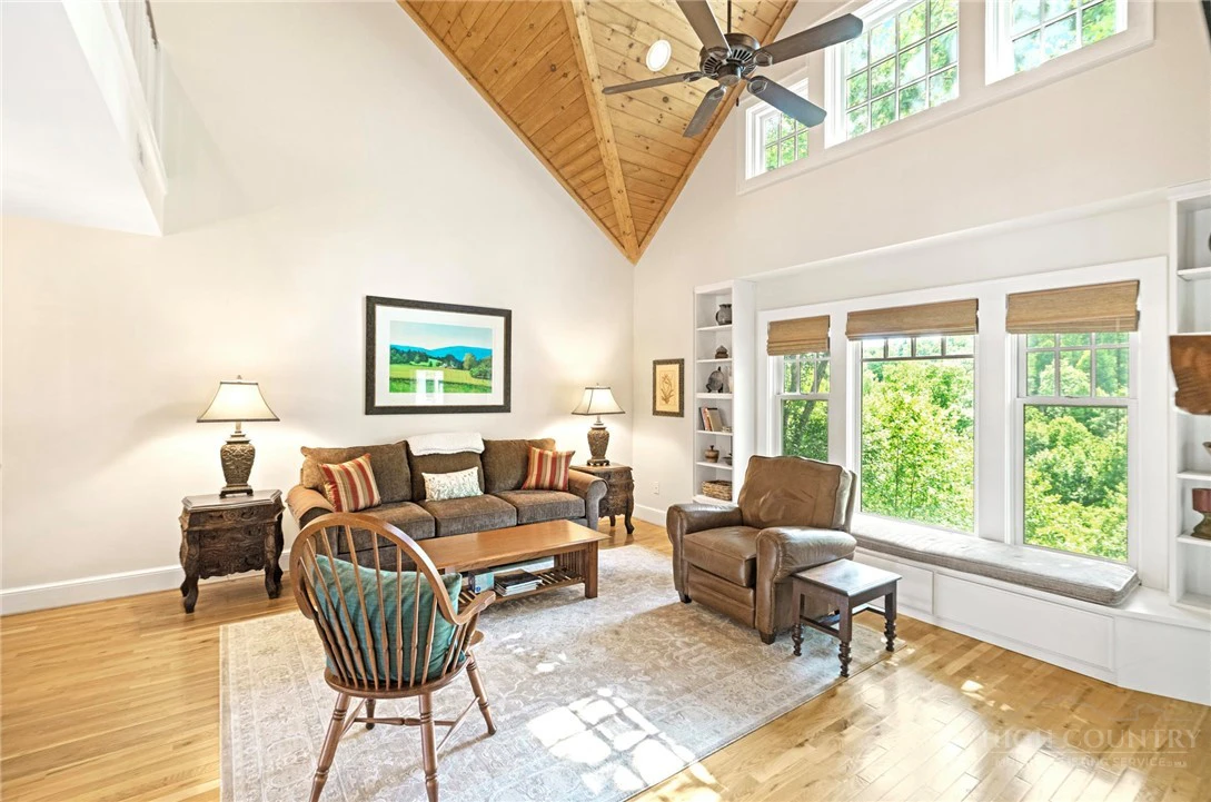 Image number 5 for the current listing