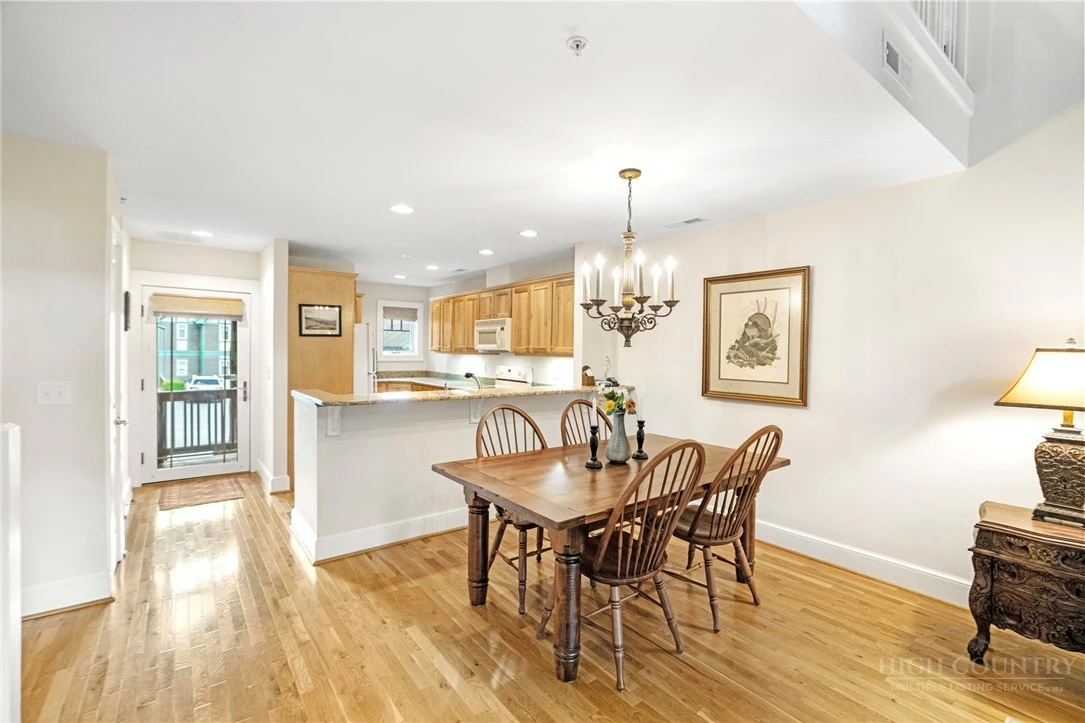 Image number 11 for the current listing