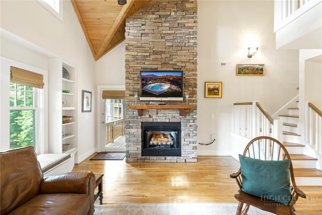 Image number 12 for the current listing