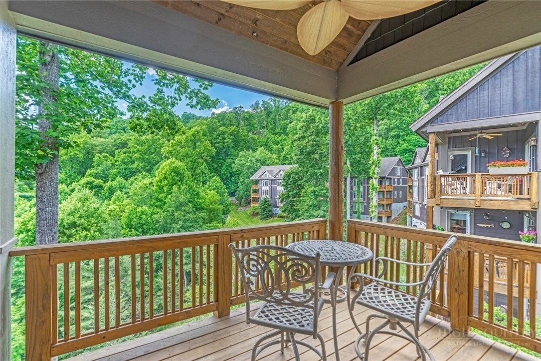 Image number 14 for the current listing
