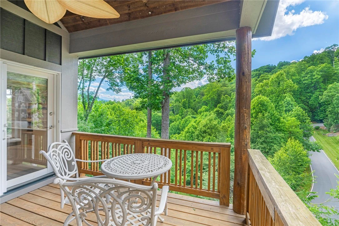 Image number 15 for the current listing