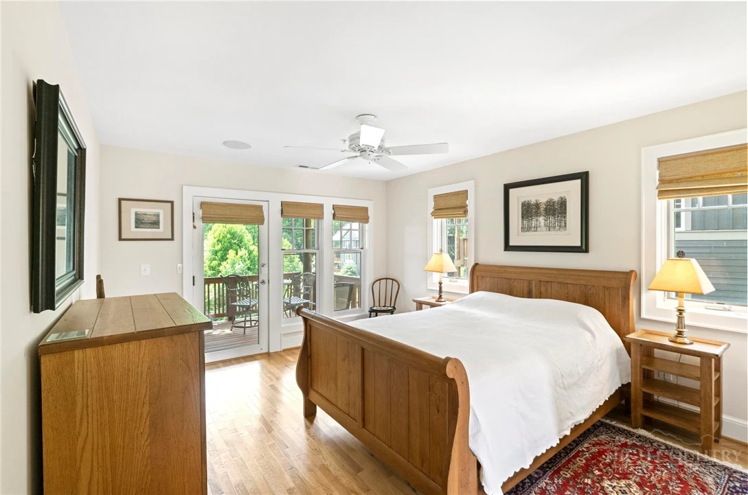 Image number 19 for the current listing