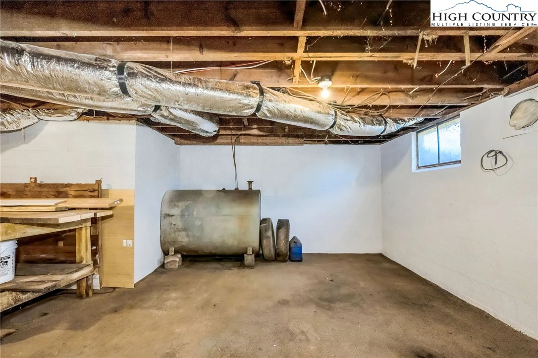 Image number 19 for the current listing