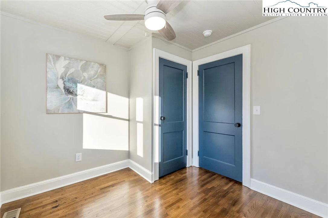 Image number 9 for the current listing
