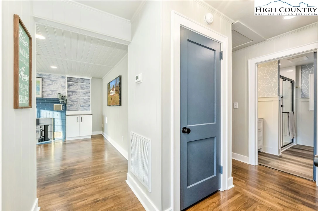 Image number 7 for the current listing