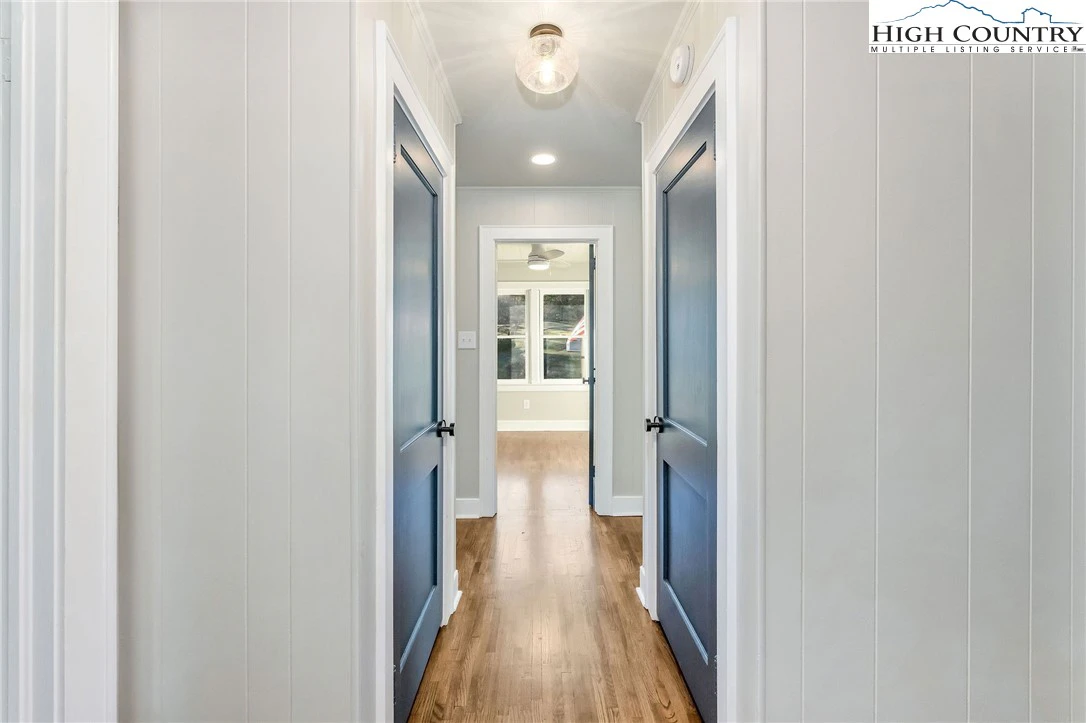 Image number 8 for the current listing
