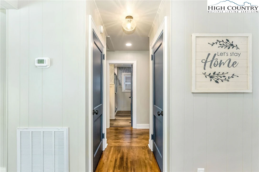 Image number 10 for the current listing