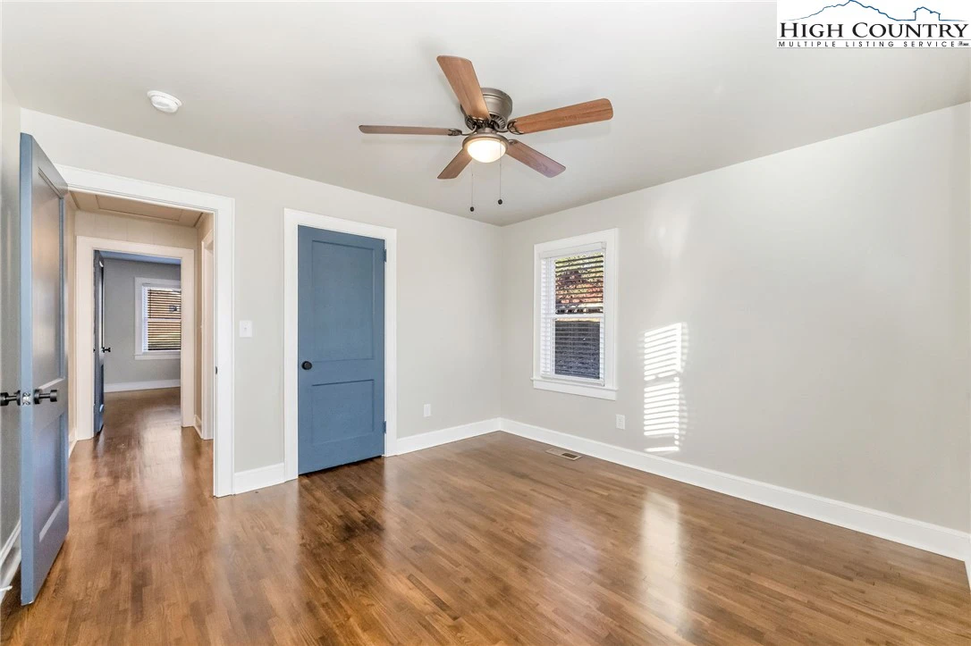 Image number 11 for the current listing