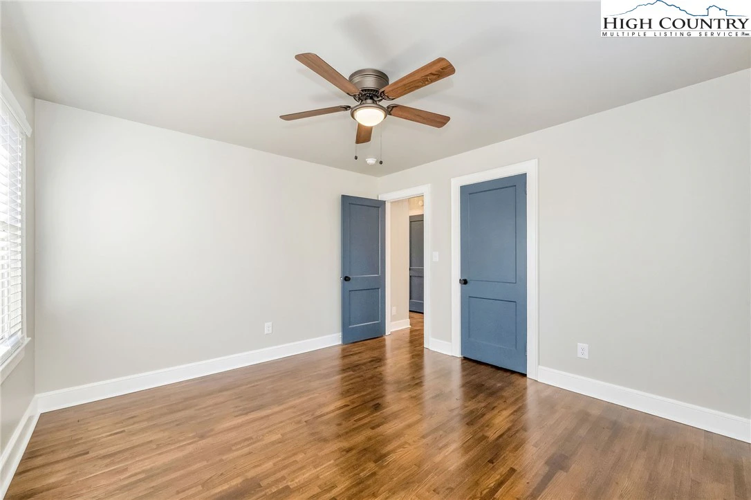 Image number 2 for the current listing