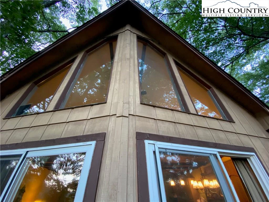 Image number 2 for the current listing