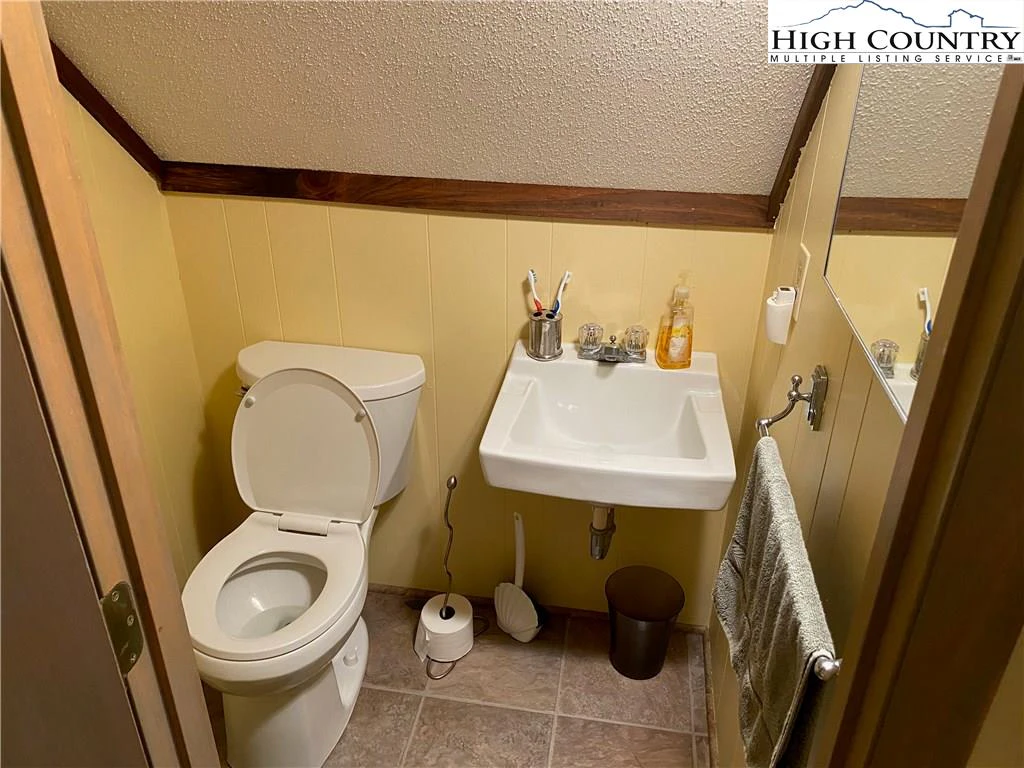 Image number 9 for the current listing