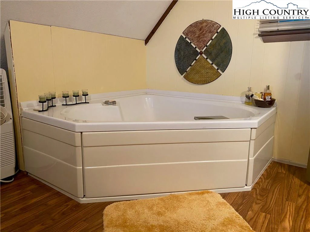 Image number 7 for the current listing