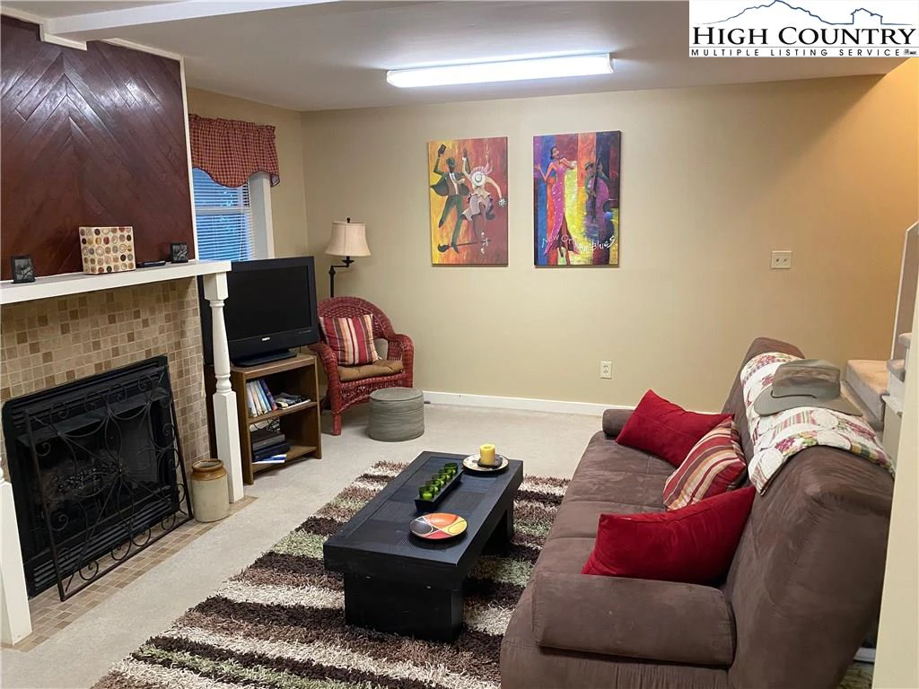 Image number 21 for the current listing