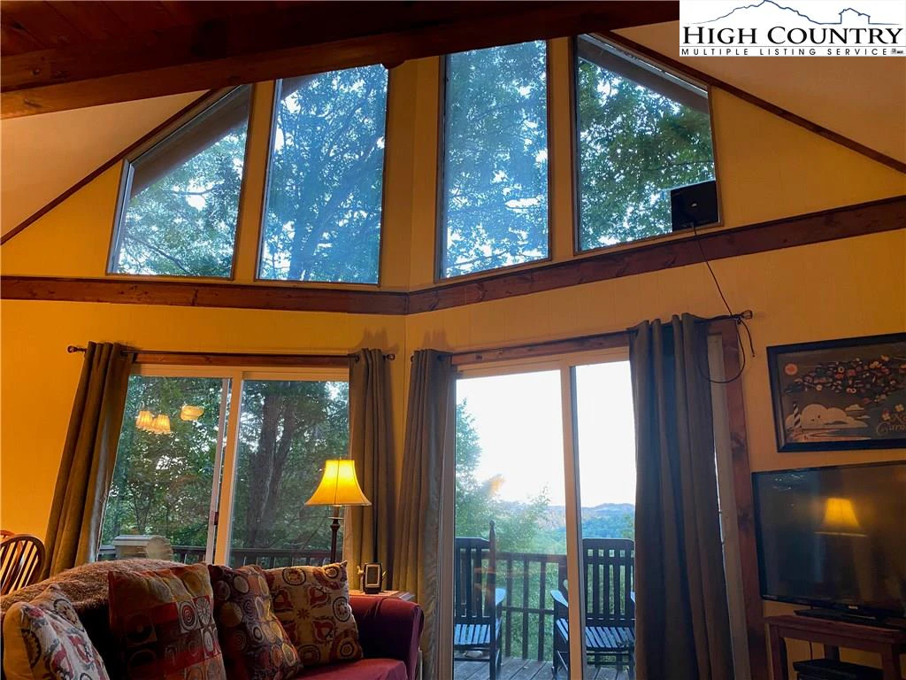Image number 17 for the current listing