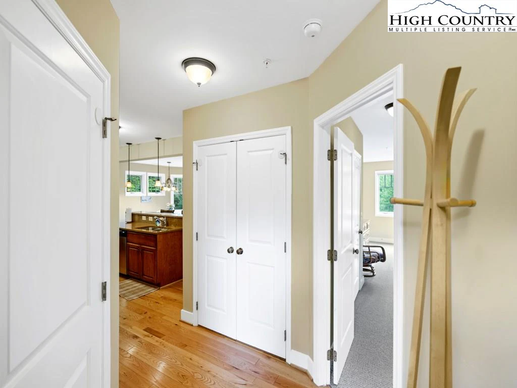 Image number 1 for the current listing