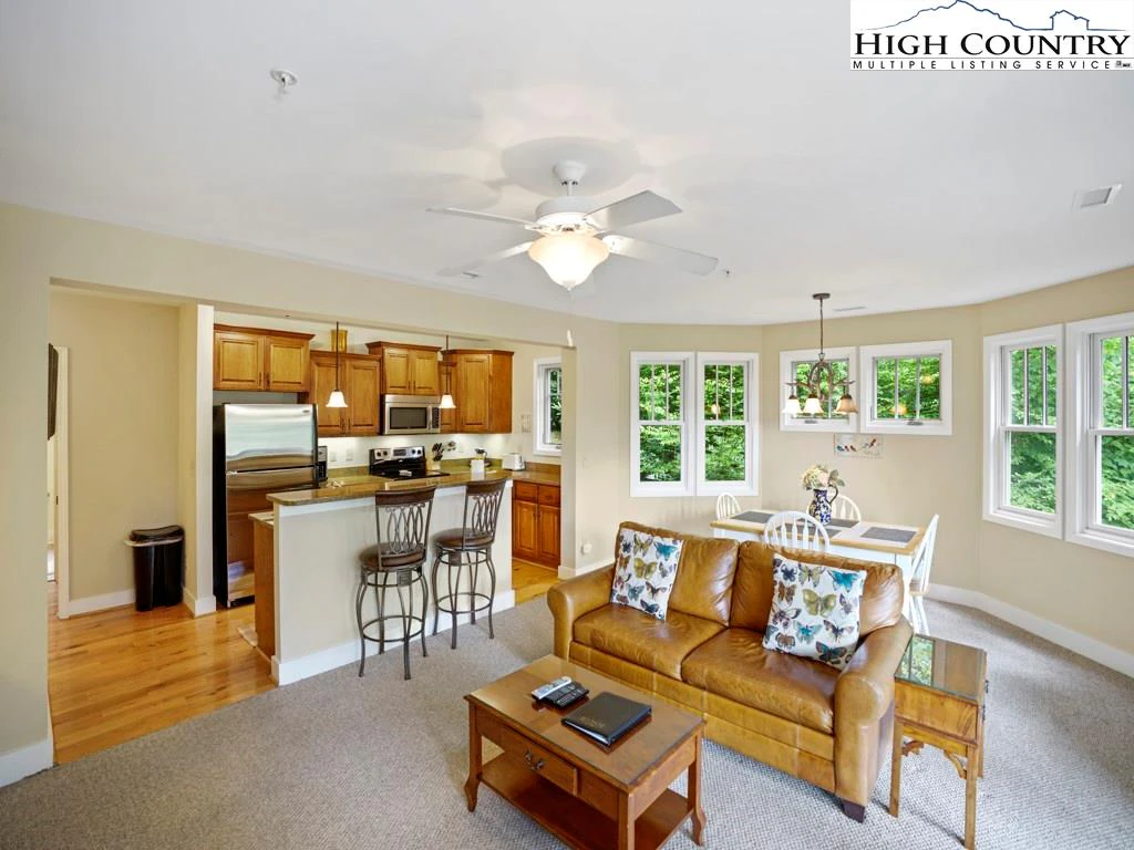 Image number 21 for the current listing
