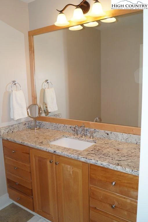 Image number 10 for the current listing