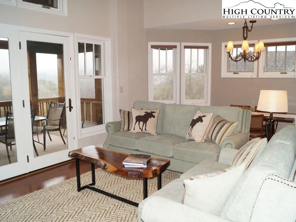 Image number 15 for the current listing