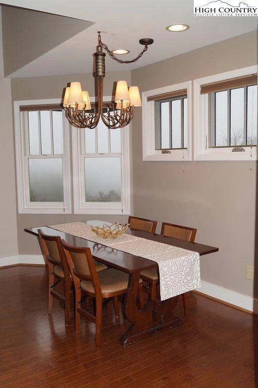 Image number 13 for the current listing