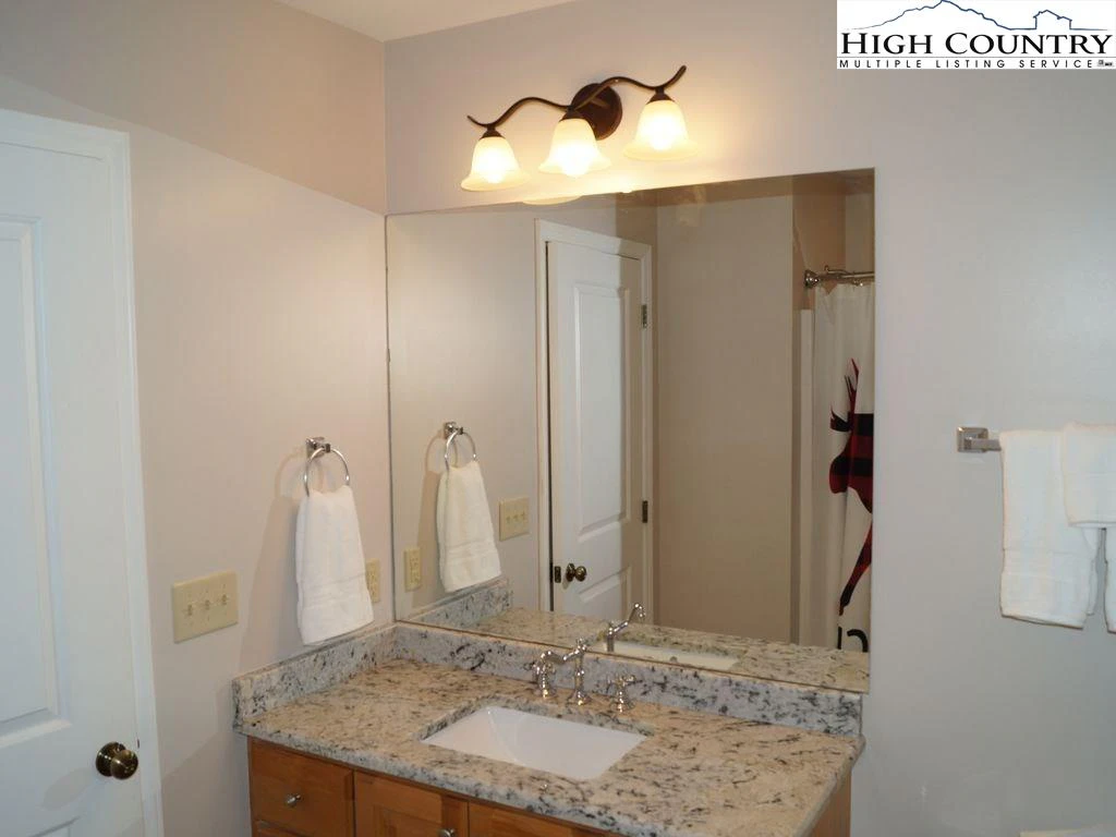 Image number 2 for the current listing