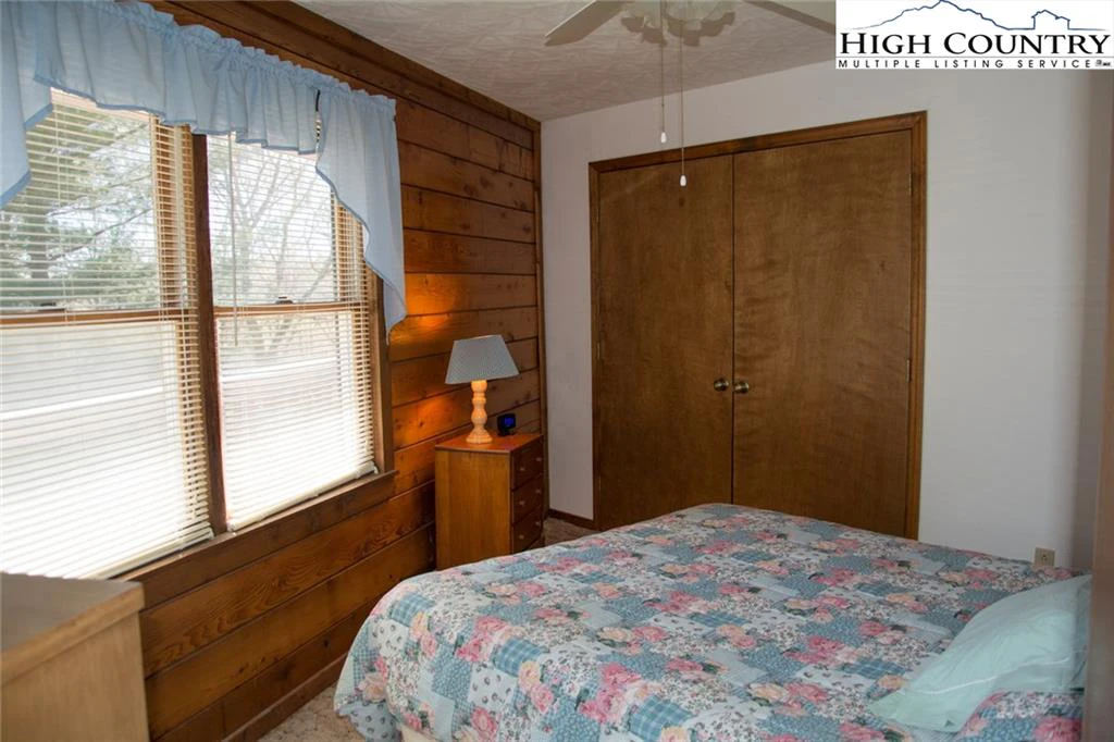 Image number 13 for the current listing