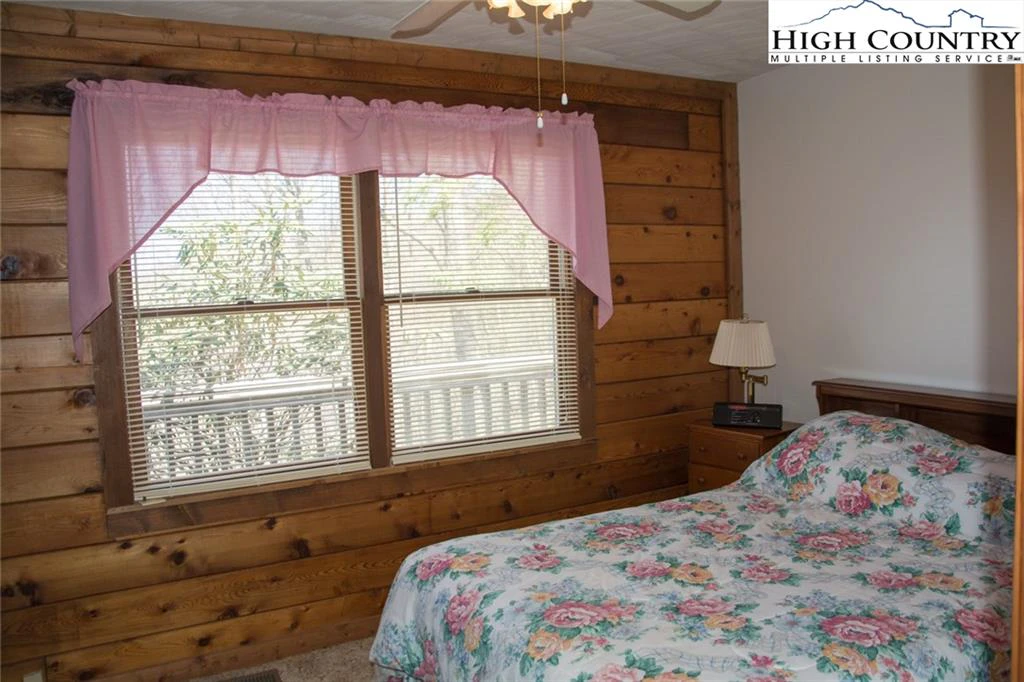 Image number 11 for the current listing