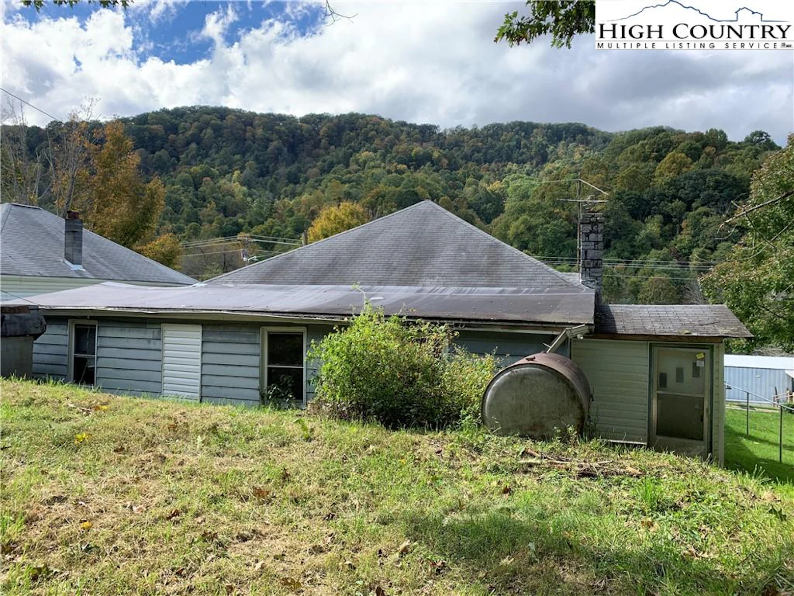 Image number 13 for the current listing