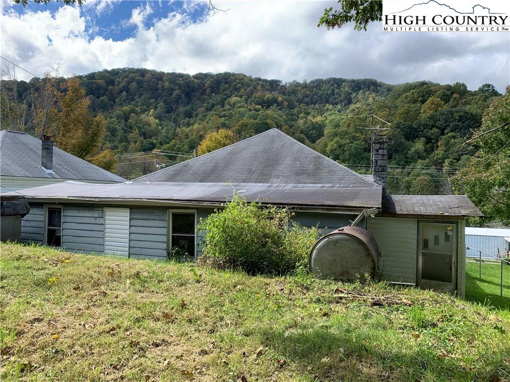 Image number 13 for the current listing